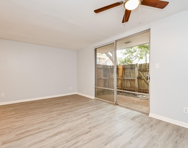 2822 Briarhurst Drive - Photo Thumbnail 7
