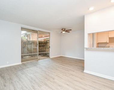 2822 Briarhurst Drive - Photo Thumbnail 4