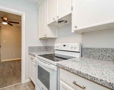 2822 Briarhurst Drive - Photo Thumbnail 3
