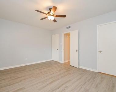 2822 Briarhurst Drive - Photo Thumbnail 11
