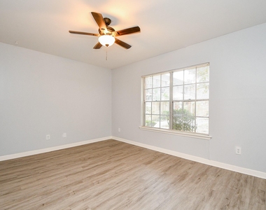 2822 Briarhurst Drive - Photo Thumbnail 12