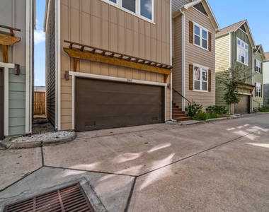 3362 Pinemont Drive - Photo Thumbnail 4