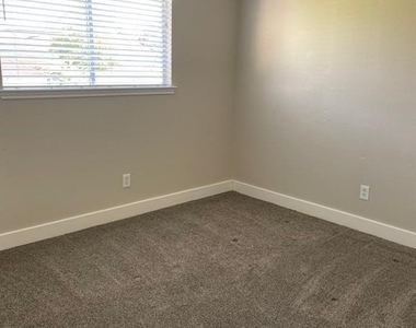 6226 Kings Oaks Lane - Photo Thumbnail 7