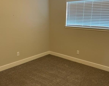 6226 Kings Oaks Lane - Photo Thumbnail 8