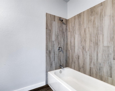 438 S San Joaquin Avenue - Photo Thumbnail 10