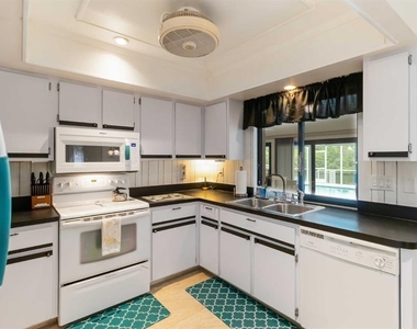 18606 Briggs Circle - Photo Thumbnail 9