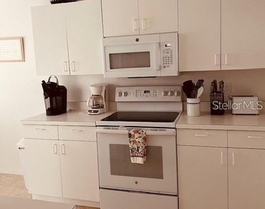 8735 Olde Hickory Avenue - Photo Thumbnail 2