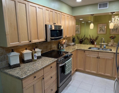5770 Ashton Lake Drive - Photo Thumbnail 7