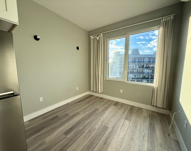 641 East 28th Street - Photo Thumbnail 2