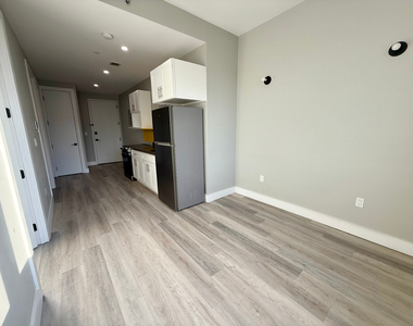 641 East 28th Street - Photo Thumbnail 3