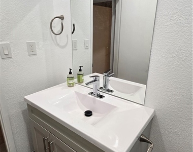 5803 Troost Avenue - Photo Thumbnail 8