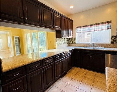 1327 S Longwood Avenue - Photo Thumbnail 1