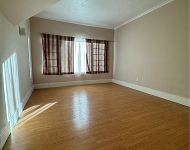 1327 S Longwood Avenue - Photo Thumbnail 9