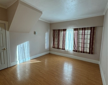1327 S Longwood Avenue - Photo Thumbnail 8