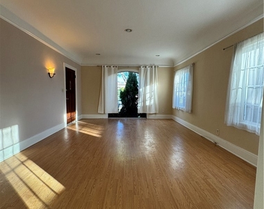 1327 S Longwood Avenue - Photo Thumbnail 5