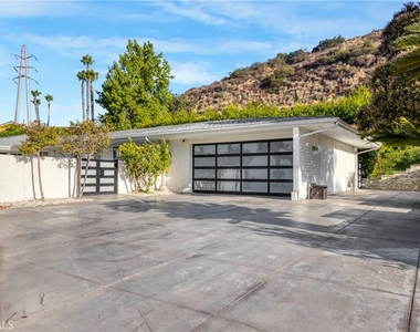 2461 Allanjay Place - Photo Thumbnail 2