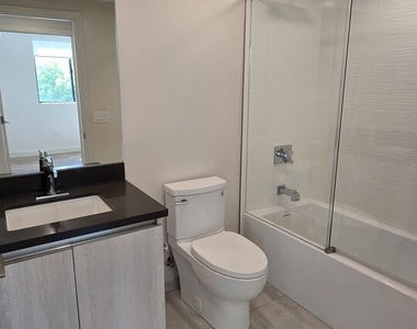 740 S Ridgeley Drive - Photo Thumbnail 12