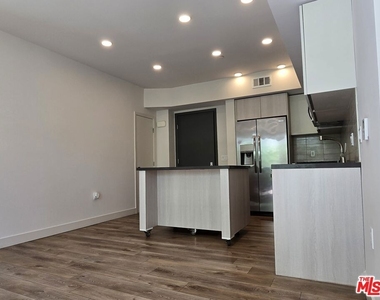 740 S Ridgeley Drive - Photo Thumbnail 1