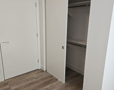 740 S Ridgeley Drive - Photo Thumbnail 8