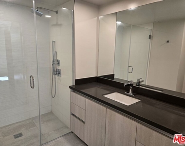 740 S Ridgeley Drive - Photo Thumbnail 10