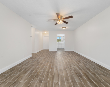 2567 Dudley Drive W - Photo Thumbnail 10