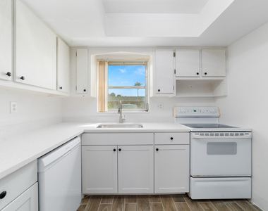 2567 Dudley Drive W - Photo Thumbnail 13