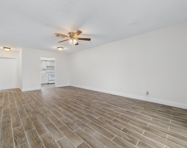 2567 Dudley Drive W - Photo Thumbnail 9