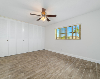 2567 Dudley Drive W - Photo Thumbnail 18