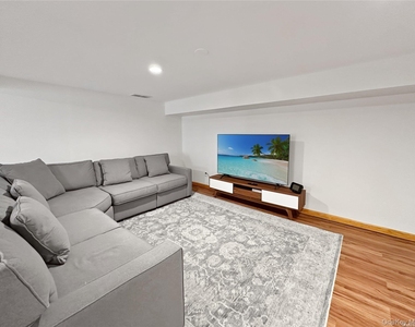126 Overhill Road - Photo Thumbnail 10