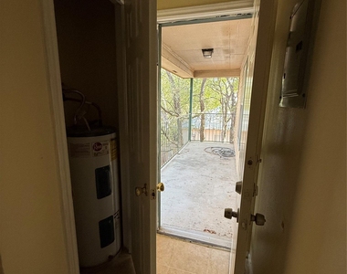 2907 Whisper Oaks Ln - Photo Thumbnail 12