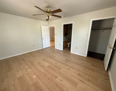 2907 Whisper Oaks Ln - Photo Thumbnail 9