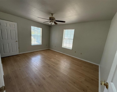 2907 Whisper Oaks Ln - Photo Thumbnail 7