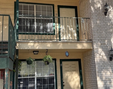 2907 Whisper Oaks Ln - Photo Thumbnail 2