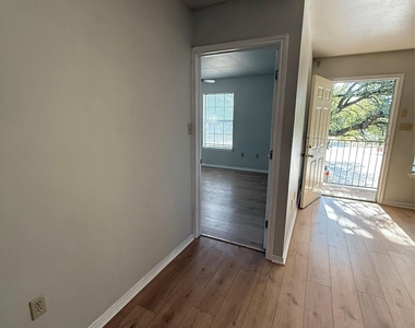 2907 Whisper Oaks Ln - Photo Thumbnail 6