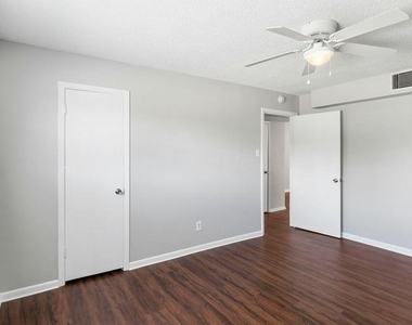 932 7th Avenue N - Photo Thumbnail 2
