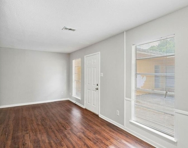 932 7th Avenue N - Photo Thumbnail 6