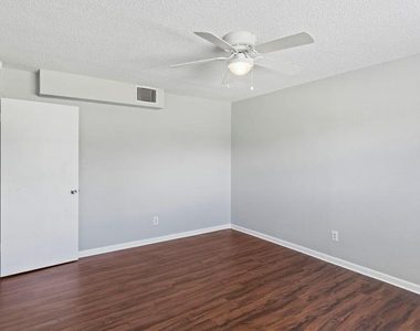 932 7th Avenue N - Photo Thumbnail 4
