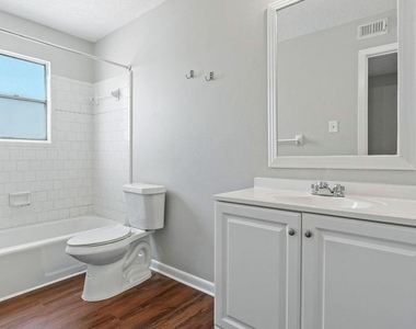 932 7th Avenue N - Photo Thumbnail 3