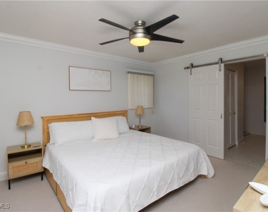 213 Bay Meadows Drive - Photo Thumbnail 28