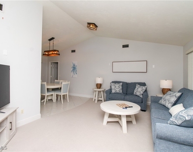 213 Bay Meadows Drive - Photo Thumbnail 10