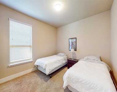 151 W Wading Pond Circle - Photo Thumbnail 4