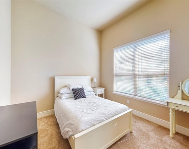 151 W Wading Pond Circle - Photo Thumbnail 6