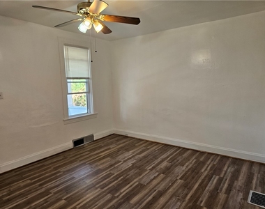 2212 Cronemeyer St - Photo Thumbnail 16