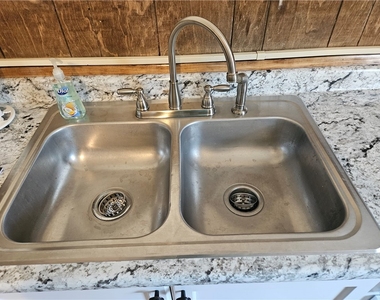 2212 Cronemeyer St - Photo Thumbnail 2