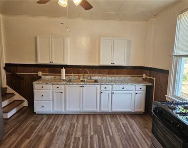 2212 Cronemeyer St - Photo Thumbnail 3