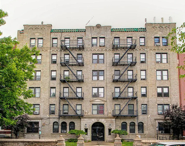 410 Eastern Parkway - Photo Thumbnail 6
