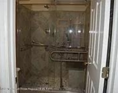470 Monmouth Place - Photo Thumbnail 14