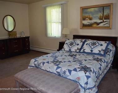 470 Monmouth Place - Photo Thumbnail 17