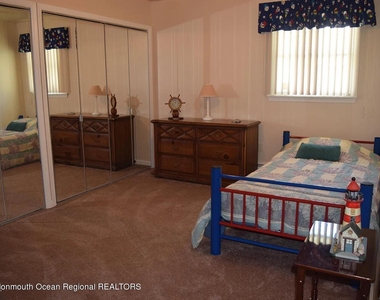 470 Monmouth Place - Photo Thumbnail 18