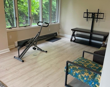 470 Monmouth Place - Photo Thumbnail 21